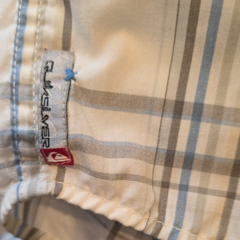 173 Quiksilver White and Blue Checkered Casual Button Up Shirt - Picture 11 of 11